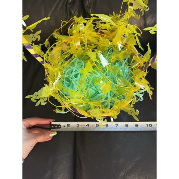 Lot of 2 Easter Baskets with Garland & Grass Pink Yellow Purple - Picture 5 of 5